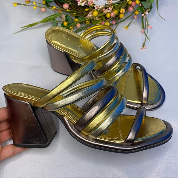 Farm Rio Block Heel Slide Sandal Womens Shoe
Metallic Gold Silver Size 6 - Picture 5 of 15